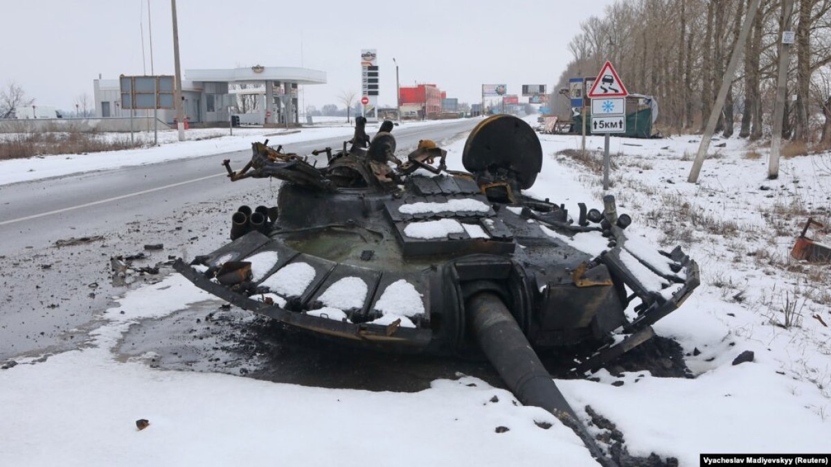 Фото: Reuters/Башня российского танка, уничтоженного на въезде в Харьков