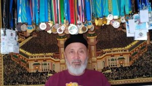 74-летний пауэрлифтер из Карагандинской области установил два рекорда Азии