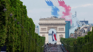 В Париже прошел военный парад
