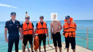 На побережье Каспийского моря спасли 4 человек