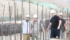 Глава МЧС проверил ход строительства плотин в Алматы