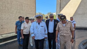 В Актау прошла церемония возложения Вечному огню в честь 30-летия Военно-морских сил РК
