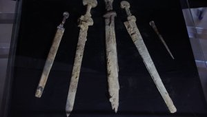 Ученые нашли уникальный тайник с оружием, сохранившимся со II века нашей эры