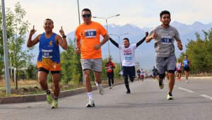 1,5 тысячи человек приняли участие в благотворительном музыкальном забеге Charity Music Run 2023 в Алматы