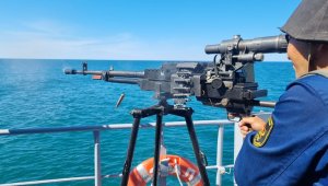 Стрельба по надводным целям: в Актау завершилась серия учений при участии кораблей ВМС
