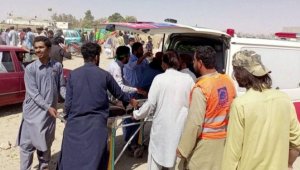Террорист-смертник совершил теракт в Пакистане: погибло не менее 50 человек