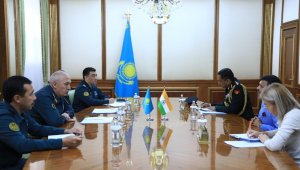 Министр обороны Казахстана встретился с послом Индии в РК