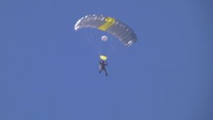 Как обслуживают парашюты и парашютные системы: в Конаеве прошли сборы военнослужащих