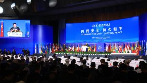 Министр обороны Казахстана посетил Сяньшанский форум в Китае