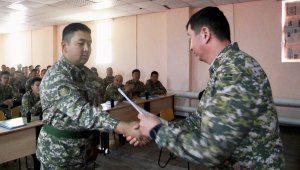 Итоги боевой подготовки: военнослужащих наградили за добросовестную службу