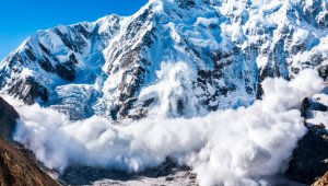 Спасатели предупредили алматинцев о возможной угрозе схода лавин