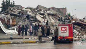 Землетрясения вновь захлебнули Турцию