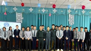 Миротворцы рассказали о своей работе школьникам в Алматы