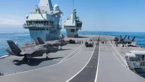 Великобритания развернет авианосец в Красном море для борьбы с хуситами