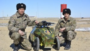 В Актау солдаты собрали радиоуправляемую модель боевой машины