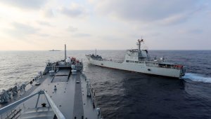 Китай проводит учения с десантными судами в Южно-Китайском море