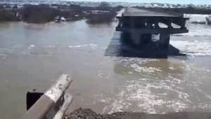 В Аягозе талая вода разрушила часть моста