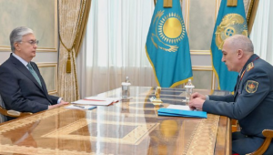 Боевая готовность армии: Токаев провел встречу с министром обороны РК