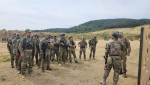 Эрдоган наблюдал за учениями казахстанских десантников