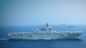 Китай направил на острова Спратли десантный корабль